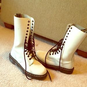 Doc Marten’s 14-hole White Boots 🖤 Sz 8.5/9